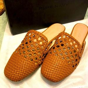 New Pure Navy brown leather slides